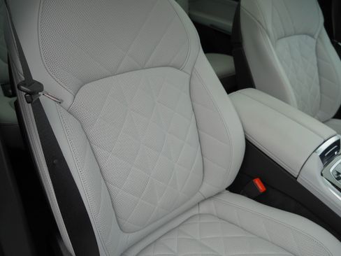 Certified 2025 BMW X7 xDrive40i AWD/4WD image 10