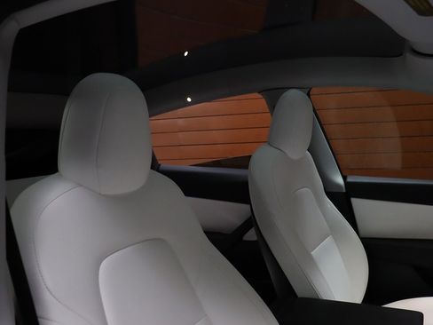 Used 2021 Tesla Model Y Long Range image 57