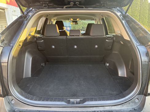 Used 2019 Toyota RAV4 LE image 5