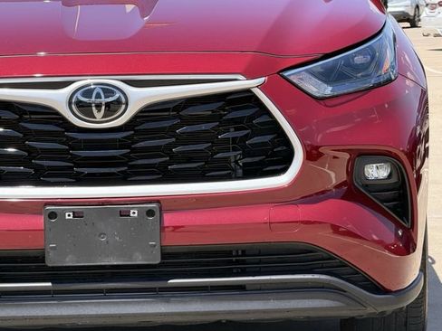 Used 2023 Toyota Highlander XLE FWD image 9