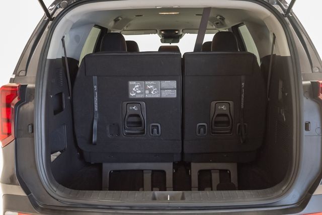 Certified 2025 Kia Carnival FWD image 29