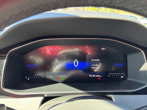 Used 2025 Volkswagen Jetta SE image 40