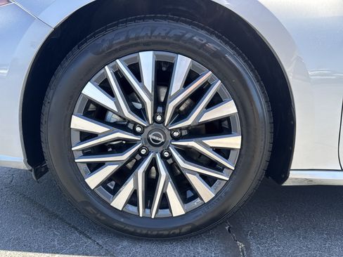 Used 2024 Nissan Altima 2.5 SV FWD image 13