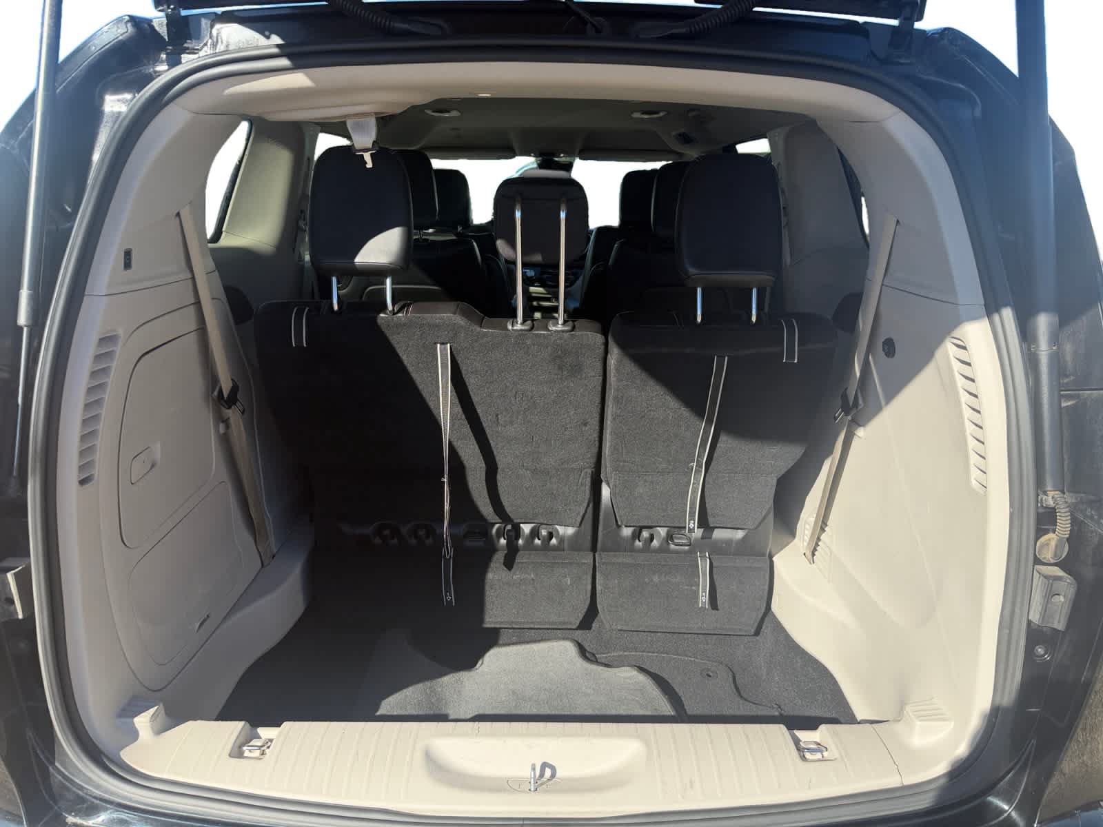 Used 2024 Chrysler Pacifica Limited FWD image 19
