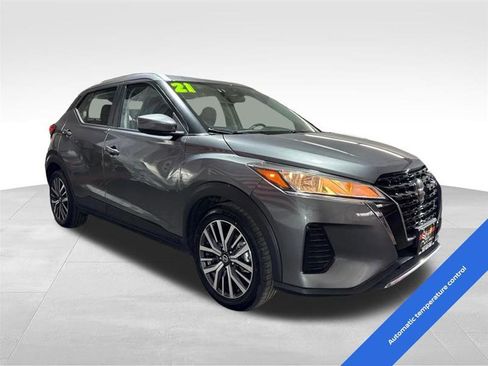 Used 2021 Nissan Kicks SV image 3