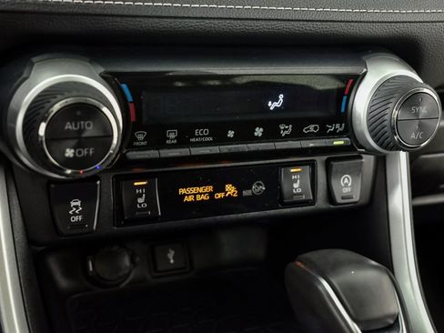 Used 2021 Toyota RAV4 XLE Premium image 15