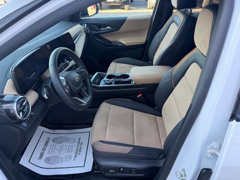 Used 2025 Chevrolet Equinox ACTIV w/ Safety and Technology Package image 3