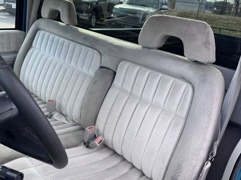 Used 1994 Chevrolet Silverado 1500 2WD Regular Cab image 21