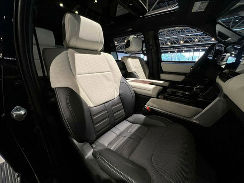 Used 2023 Toyota Sequoia 4WD image 39