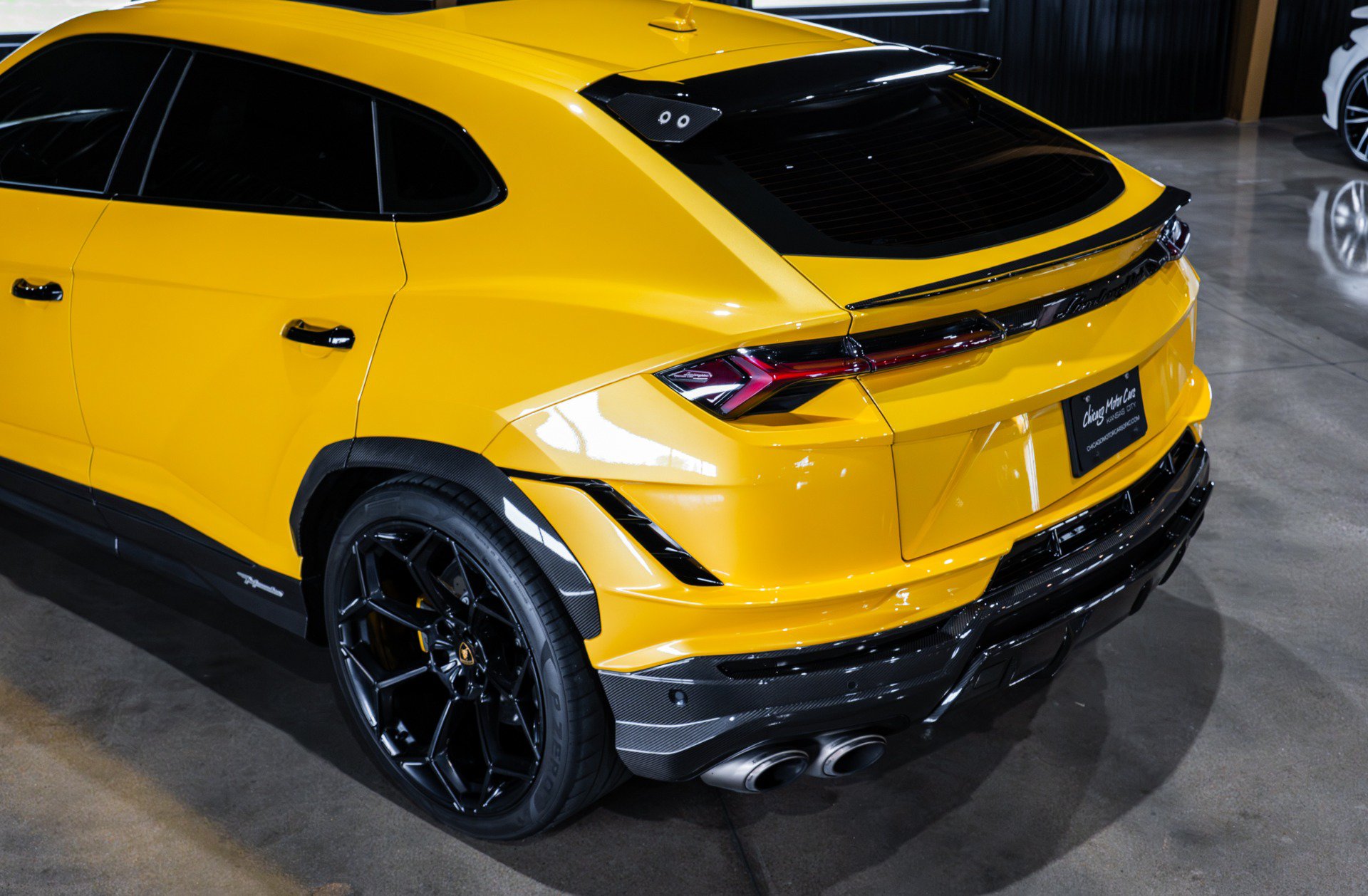Used 2024 Lamborghini Urus Performante AWD/4WD image 17
