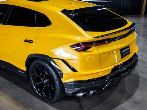 Used 2024 Lamborghini Urus Performante AWD/4WD image 17