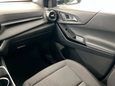 Used 2025 Chevrolet Equinox LT image 11