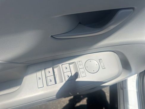 Used 2025 Hyundai Kona SEL FWD image 6