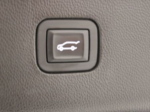 Used 2020 Buick Enclave Avenir w/ Avenir Technology Package image 17