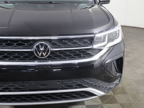 Used 2022 Volkswagen Taos SEL w/ Panoramic Sunroof Package AWD/4WD image 15