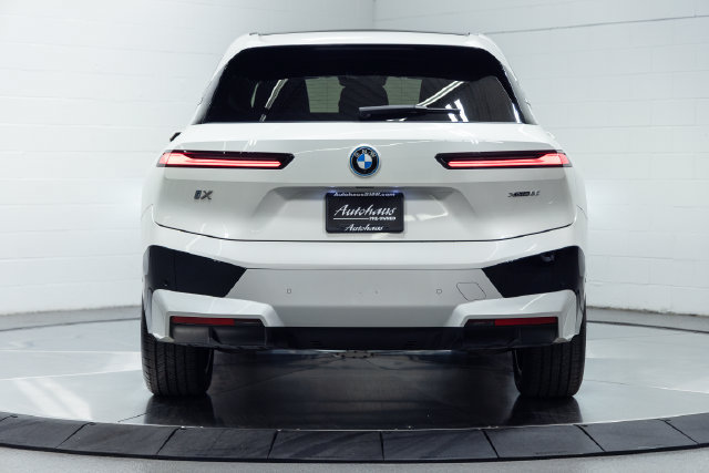 Used 2024 BMW iX xDrive50 w/ Premium Package AWD/4WD image 7