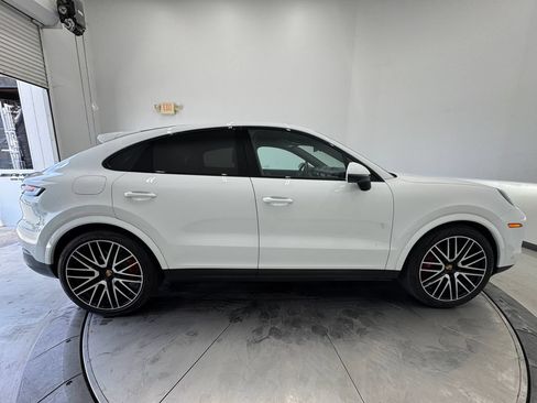Used 2025 Porsche Cayenne S AWD/4WD image 14