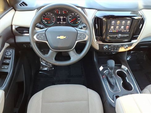 Used 2023 Chevrolet Traverse LS image 16