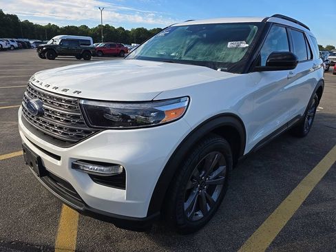 Used 2023 Ford Explorer XLT w/ Equipment Group 202A AWD/4WD image 2
