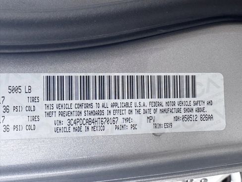 Used 2017 Dodge Journey SE image 39