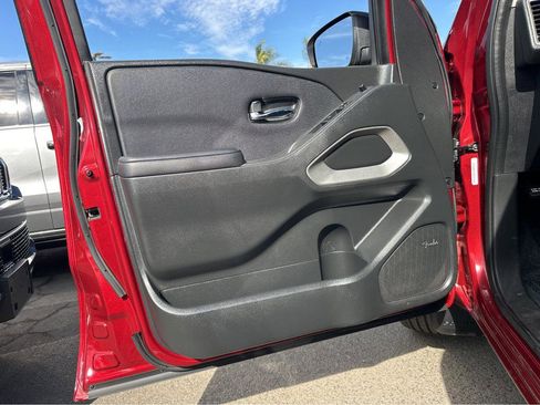 Used 2024 Nissan Frontier SV w/ SV Convenience Package image 14