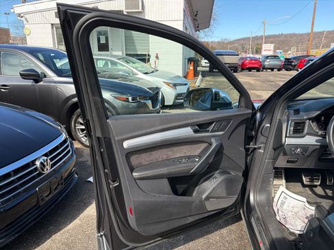 Used 2020 Audi SQ5 Premium Plus w/ Premium Plus Package image 17