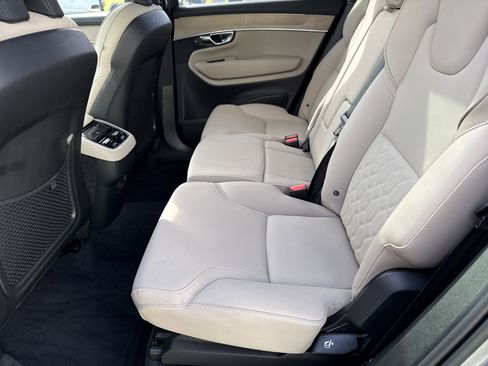 Used 2025 Volvo XC90 B5 Plus image 31