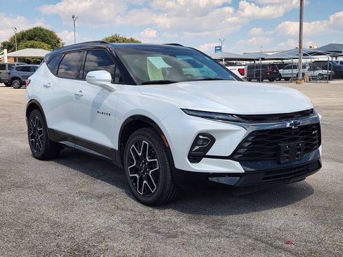 Used 2024 Chevrolet Blazer RS w/ Driver Confidence II Package FWD image 3
