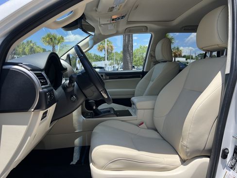 Used 2023 Lexus GX 460 Premium w/ Accessory Package AWD/4WD image 16