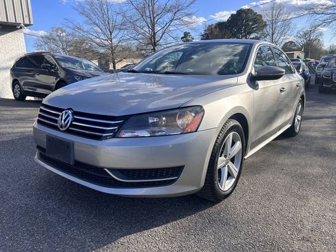 Used 2012 Volkswagen Passat 2.5 SE FWD image 2