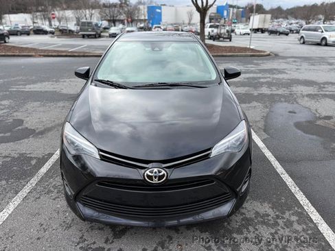 Used 2018 Toyota Corolla LE image 2