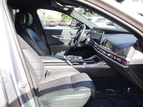 Used 2025 BMW 740i image 34