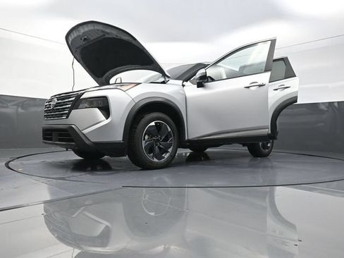 Used 2025 Nissan Rogue SV FWD image 41