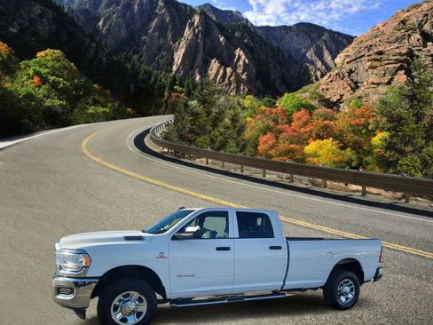 Used 2022 RAM 2500 Tradesman w/ Chrome Appearance Group AWD/4WD image 3