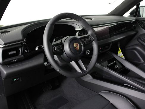 New 2026 Porsche Macan Electric RWD image 4