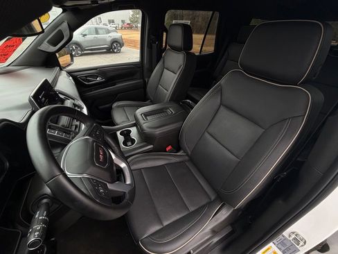 Used 2023 GMC Yukon SLT image 11