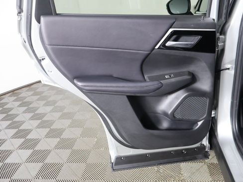 Used 2024 Mitsubishi Outlander SE image 26