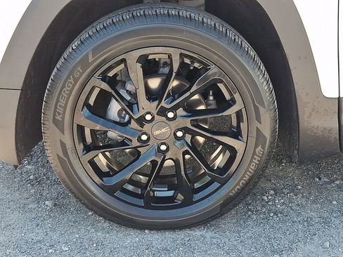 Used 2023 GMC Terrain SLE w/ Driver Convenience Package AWD/4WD image 32