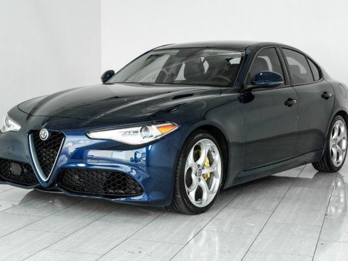 Used 2019 Alfa Romeo Giulia Ti Sport w/ Quick Order Package 22U Sport RWD image 4