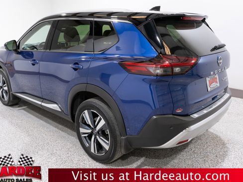 Used 2023 Nissan Rogue Platinum image 3
