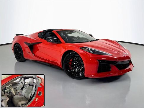 Used 2025 Chevrolet Corvette Z06 RWD image 2