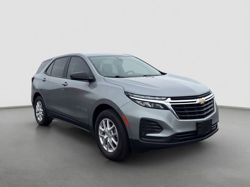 Used 2023 Chevrolet Equinox LS w/ Driver Confidence II Package FWD image 8