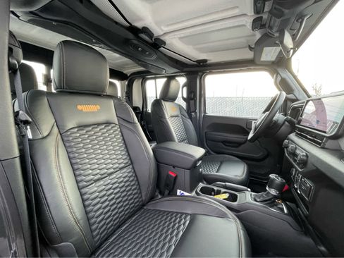 New 2025 Jeep Gladiator Sport image 27