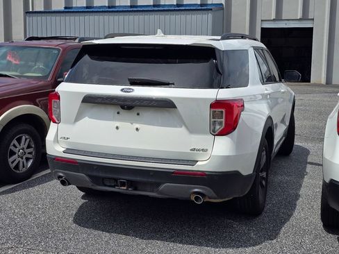 Used 2022 Ford Explorer XLT w/ Equipment Group 202A AWD/4WD image 4