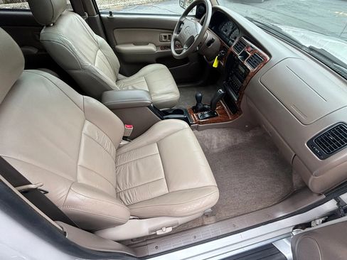 Used 2000 Toyota 4Runner Limited AWD/4WD image 22