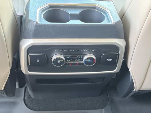 Used 2024 Ford Expedition Limited AWD/4WD image 18