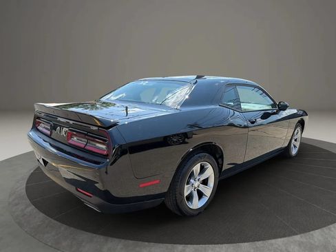 Used 2022 Dodge Challenger SXT RWD image 5