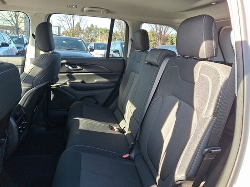 Certified 2023 Jeep Grand Cherokee Laredo image 20