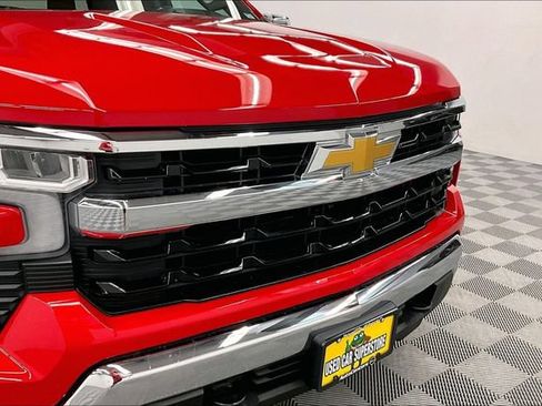 Used 2022 Chevrolet Silverado 1500 LT AWD/4WD image 33