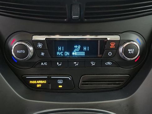 Used 2016 Ford Escape SE w/ Equipment Group 201A FWD image 17